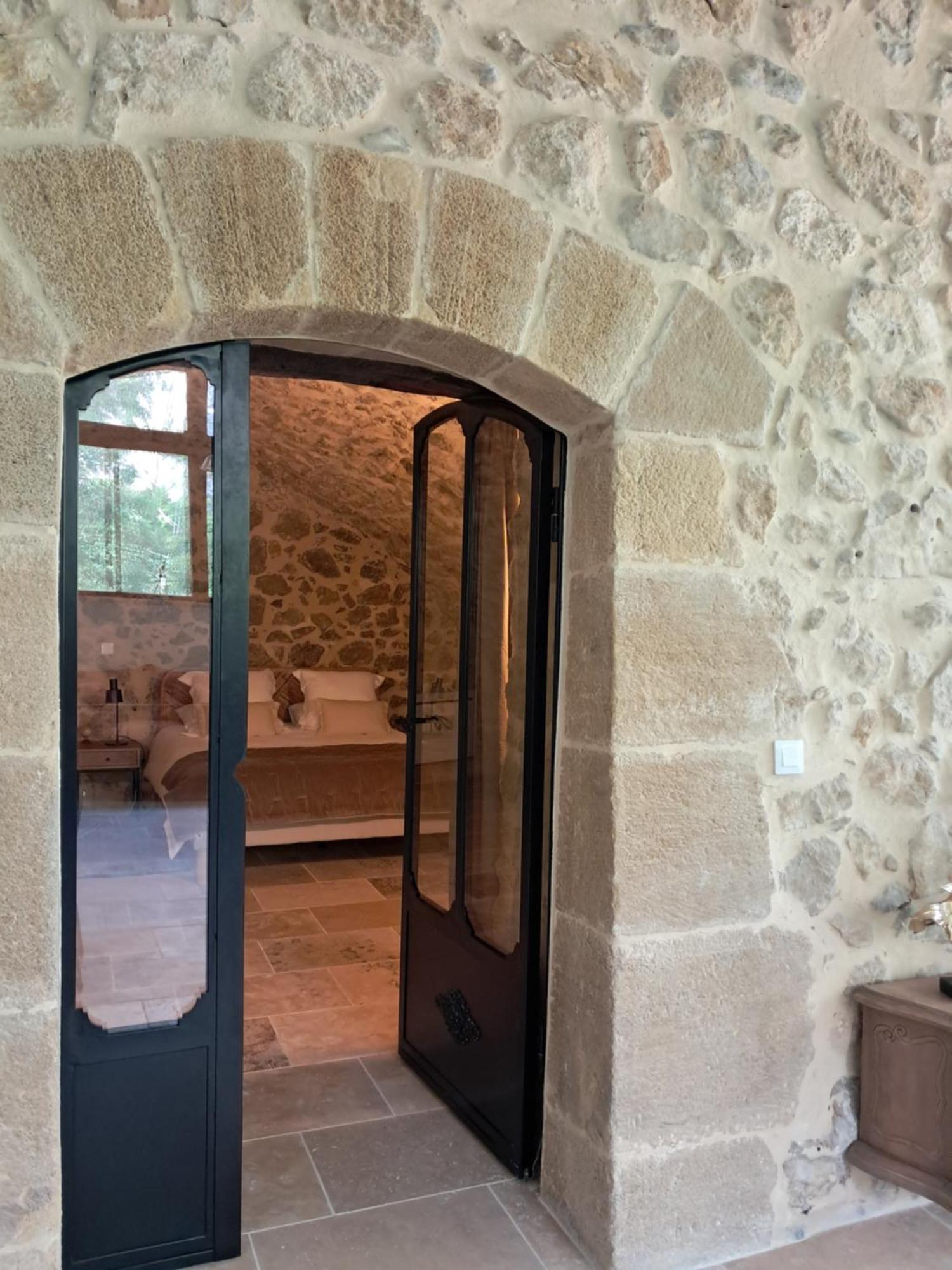 Bed and Breakfast Le Vieux Moulin De Jouques Экстерьер фото